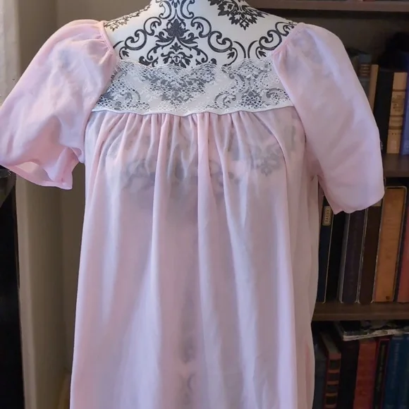 Vintage Pink Ruffle Nightgown and Robe Set - Picture 8 of 10
